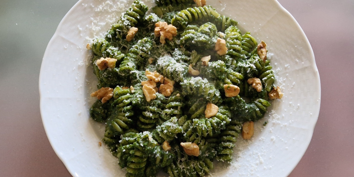 Fusilli trafilati al bronzo al pesto di spinaci e noci